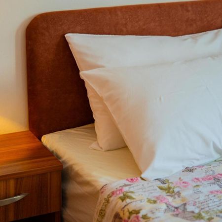 טיווט Apartmani Ana מראה חיצוני תמונה